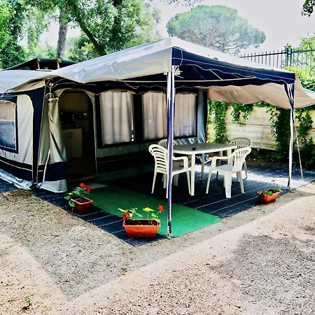Kemp Olaszelmeny Beach Caravans *